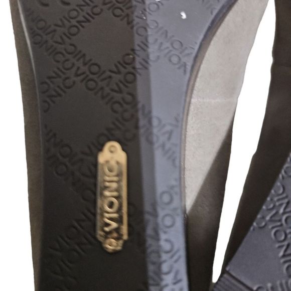 SOLD!! VIONIC "Hayes" Taupe Suede Wedge - Size 7 - Picture 8 of 8